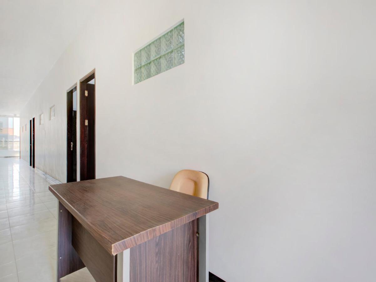 Oyo Life 3987 Kost Aditya Surabaia Exterior foto