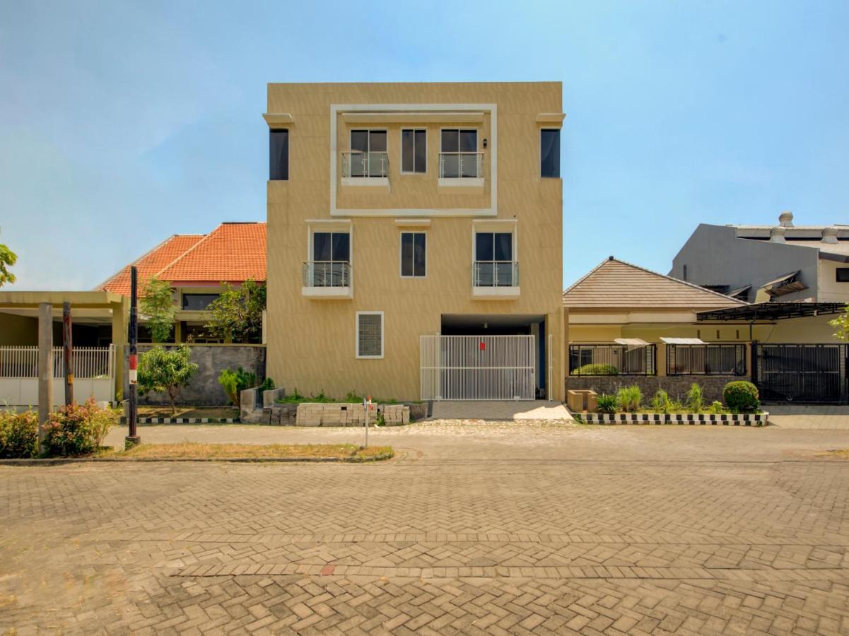 Oyo Life 3987 Kost Aditya Surabaia Exterior foto