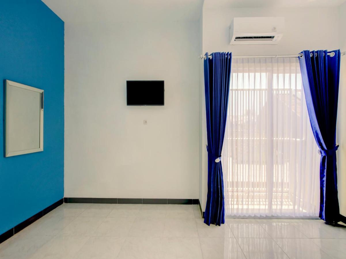 Oyo Life 3987 Kost Aditya Surabaia Exterior foto
