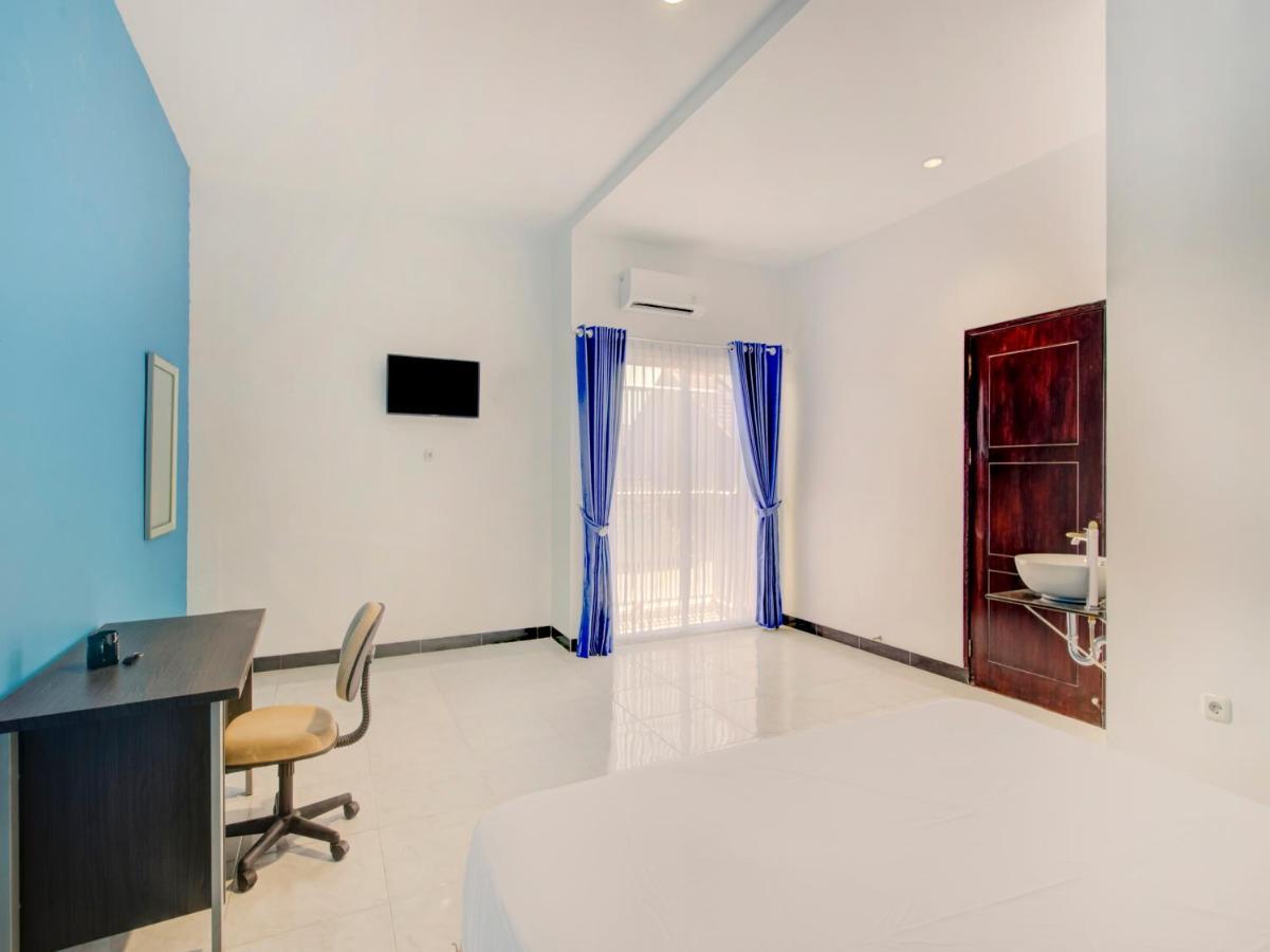Oyo Life 3987 Kost Aditya Surabaia Exterior foto